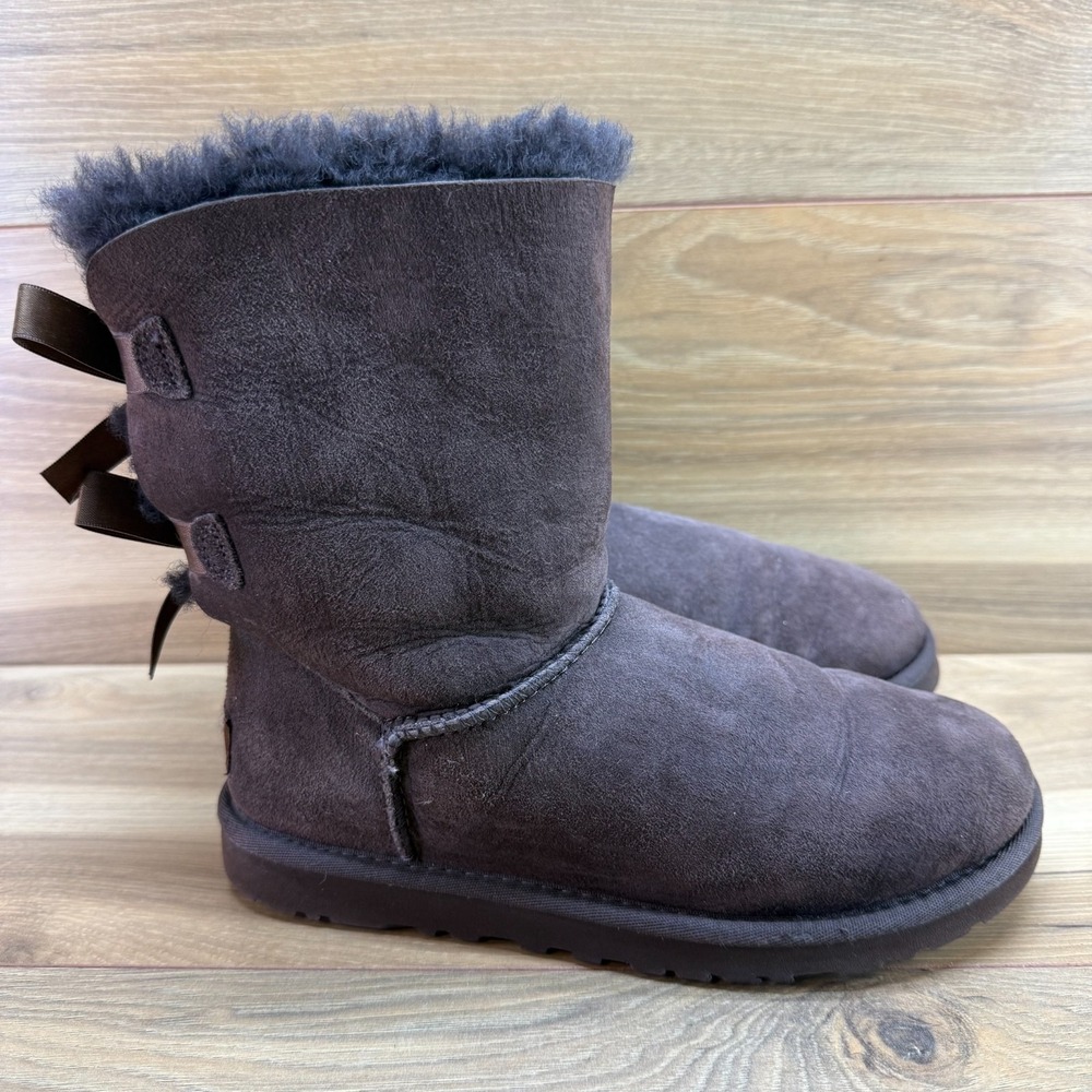 UGG Bailey Bow Short Boots Womens 6 Dark Brown Suede Shearling Sherpa Fur Cozy